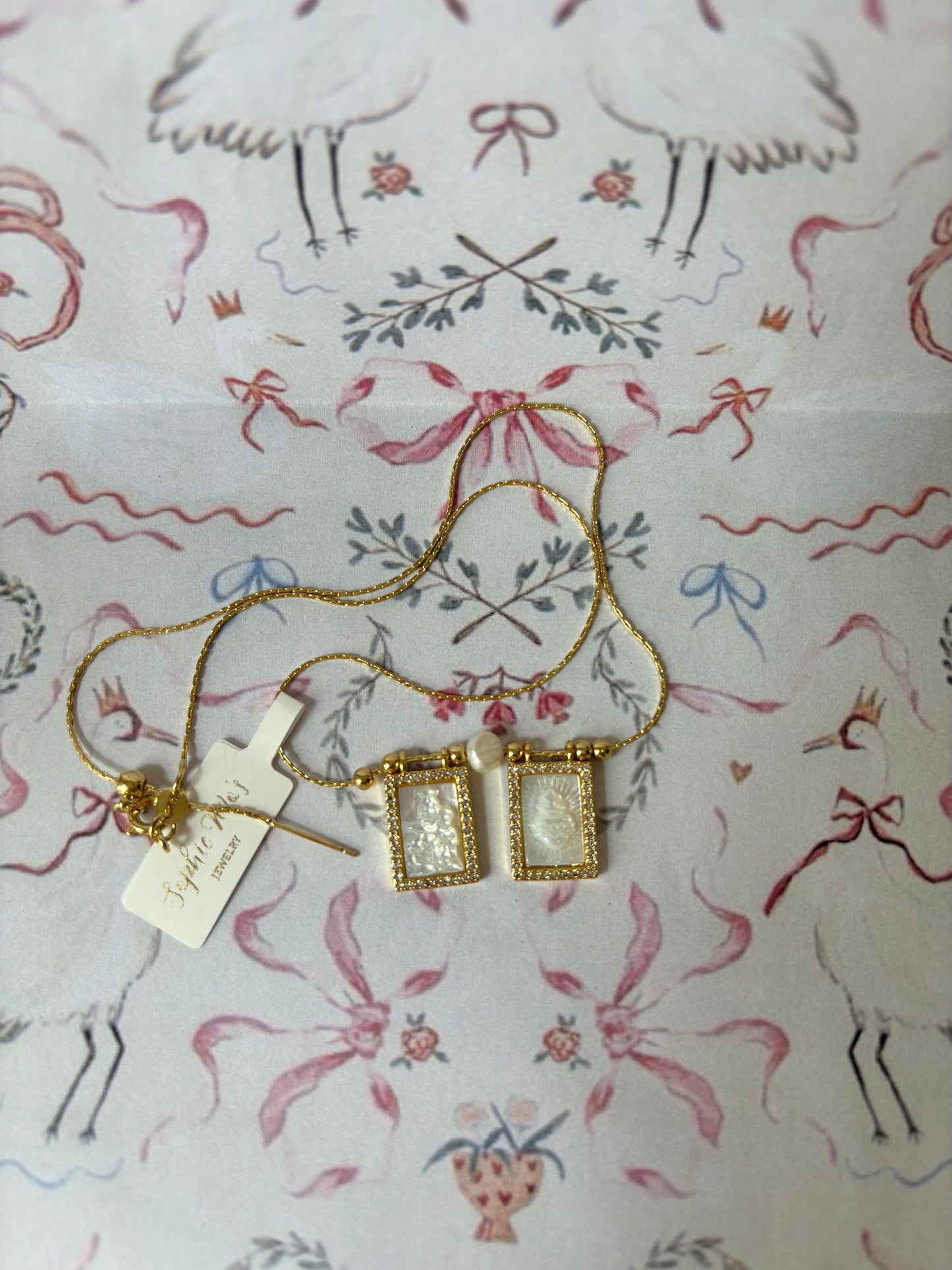 Center Pearl Scapular